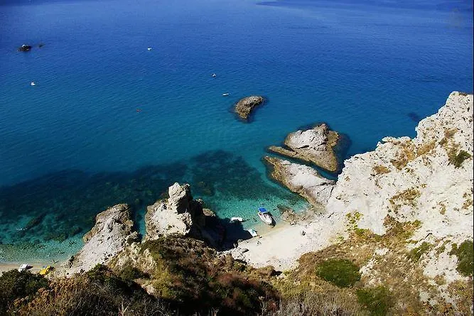 Gullo Capo Vaticano 招待所 3*