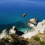 Gullo Capo Vaticano Konukevi 3*