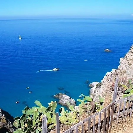 Гостевой дом Gullo Capo Vaticano 3*